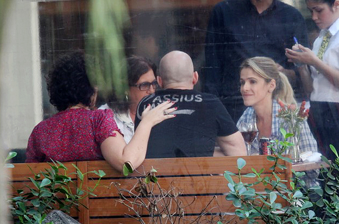 Ingrid Guimarães almoça ao lado de amigos no Leblon - Ag.news