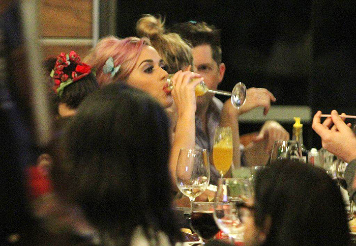 Katy Perry esteve em uma churrascaria do Rio