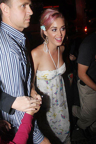 Katy Perry curtiu a noite carioca em uma boate GLS