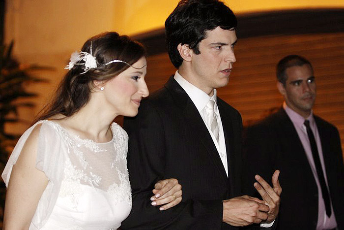 Mateus Solano e Paula Braun chegam para o casamento