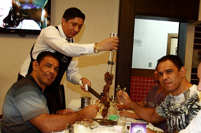 Minotauro e Minotouro em Churrascaria no Rio - Ag.News