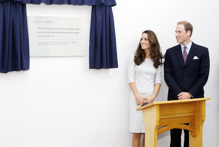 William e Catherine inauguram centro de ajuda a crianças com câncer.Álbum de Fotos!