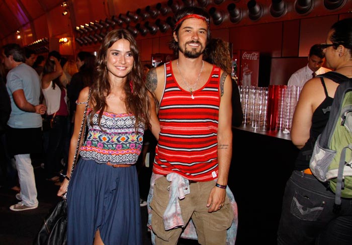 Rock in Rio: Paulo Vilhena e Thaila Ayala em clima de Woodstock no Festival O Fuxico