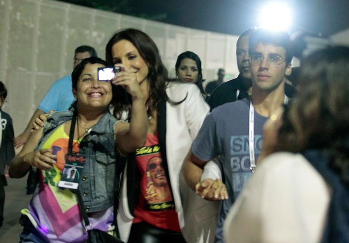 Rock in Rio: Ivete Sangalo tiéta Stevie Wonder no camarim O FUxico