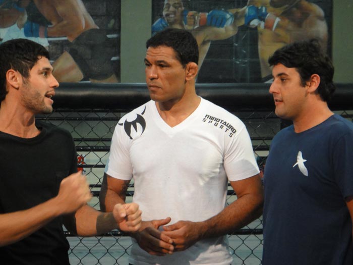 Bruno de Luca aprende técnicas de MMA Divulgação