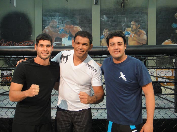 Bruno de Luca aprende técnicas de MMA Divulgação