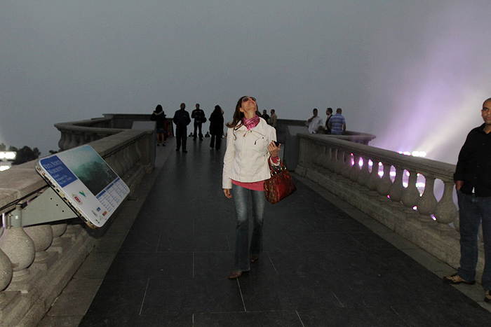 Christiane Torloni visita Cristo Redentor durante ação do Outubro Rosa.