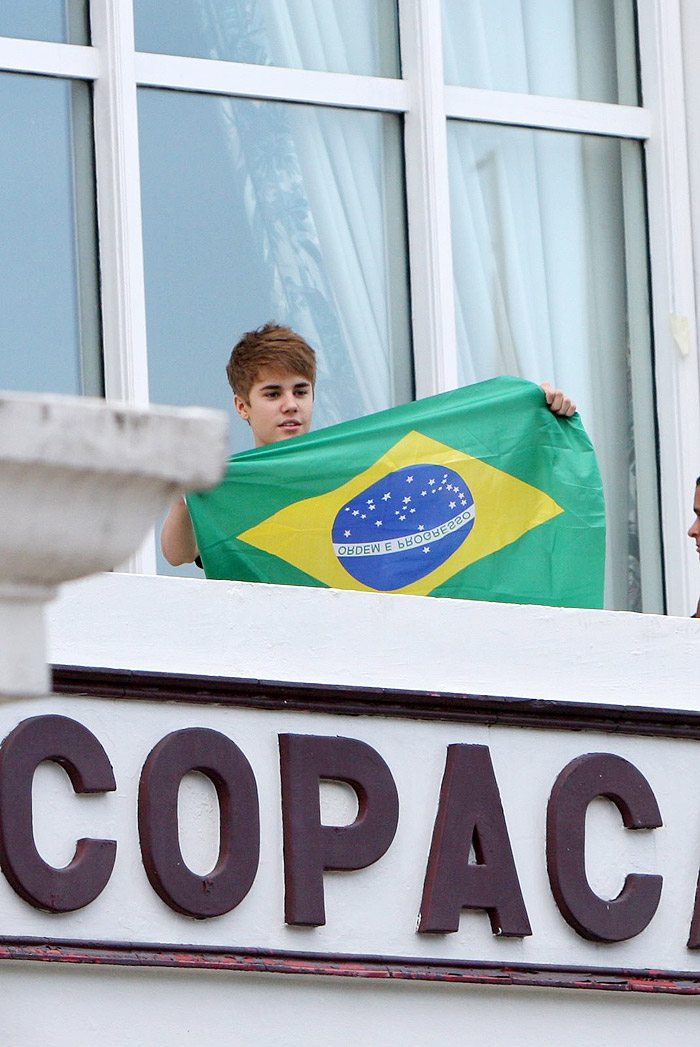 Justin Bieber estendeu a bandeira do Brasil