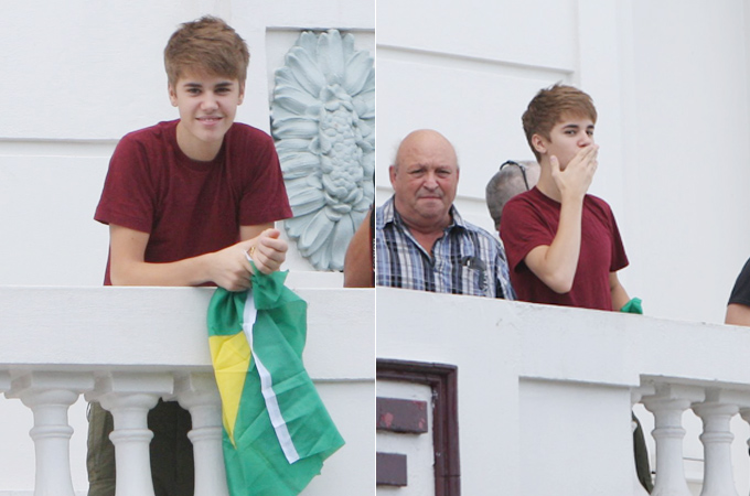 Justin leva fãs à loucura com bandeira do Brasil na sacada do hotel - Gil Rodrigues/A.Photos