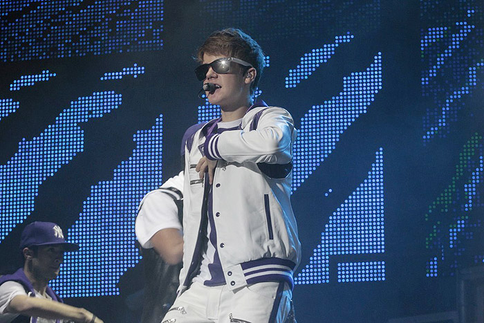 Justin Bieber leva fãs ao delírio em seu show no Rio