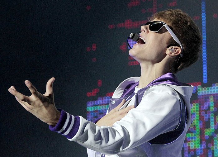 Justin Bieber leva fãs ao delírio em seu show no Rio