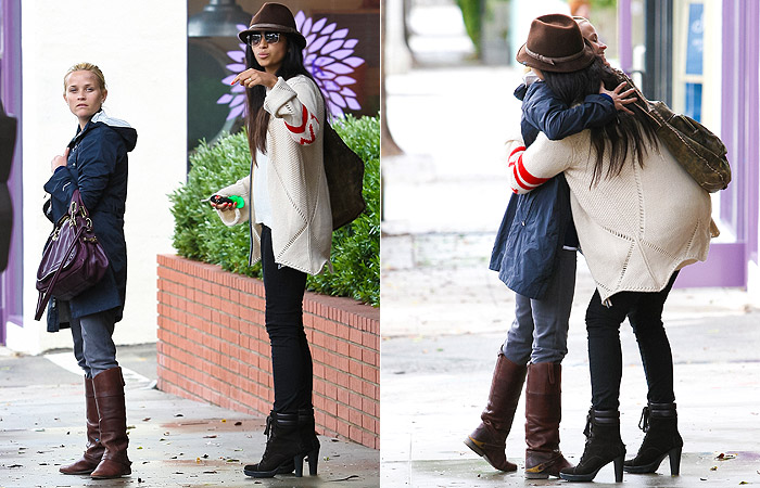 Camila Alves e Reese Witherspoon se abraçam depois de almoçarem juntas em Brentwood