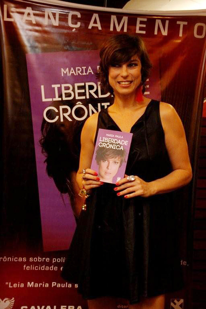 Maria Paula apresenta seu livro Liberdade Crônica
