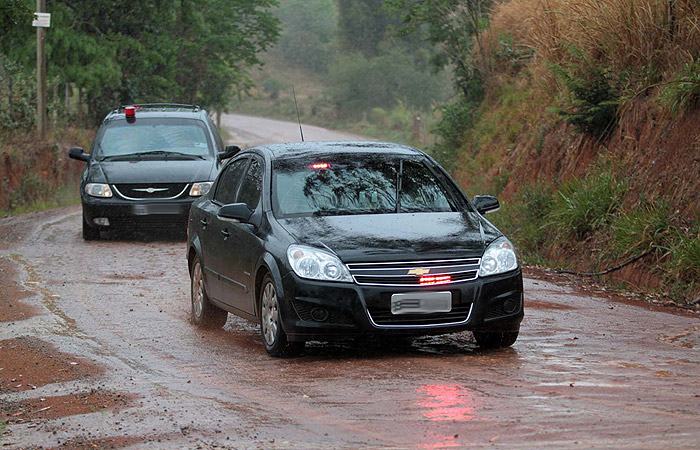 Justin Bieber vai a campo de golfe em Itatiba, mas chove