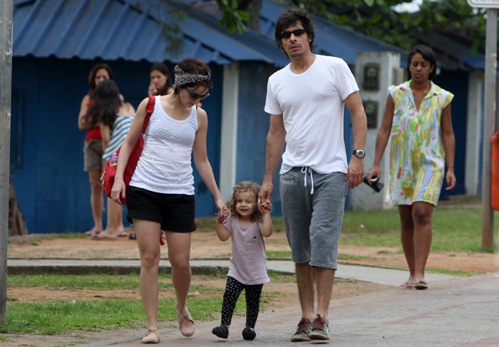 Débora Falabella e Daniel Alvi: passeio de pedalinho O Fuxico Gil Rodrigues/APhotos 