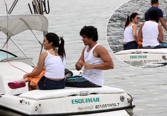 Namoro? Jesus Luz passeia de barco com uma garota O Fuxico Foto: Gil Rodrigues/APhotos