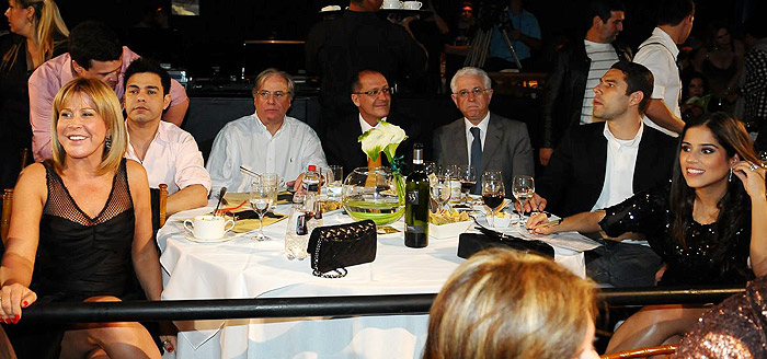 Família Camargo e governandor Geraldo Alckmin em leilão de gado É o amor, realizado por Zezé