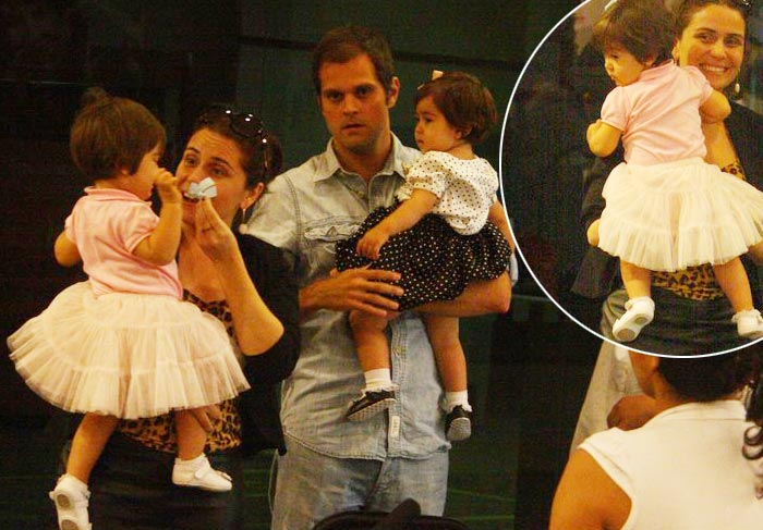 Giovanna Antonelli passa o dia no shooping com os filhos O Fuxico