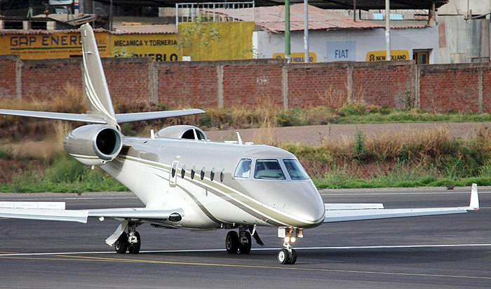 Mick Jagger viaja para Cuzco com seu filho, Lucas. 