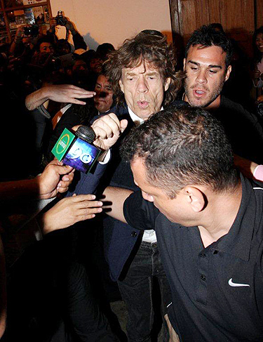 Mick Jagger viaja para Cuzco com seu filho, Lucas. 