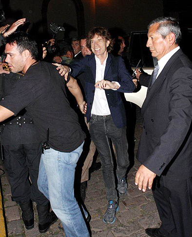 Mick Jagger viaja para Cuzco com seu filho, Lucas. 