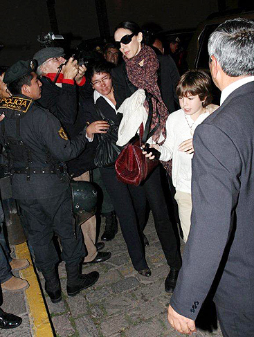 Mick Jagger viaja para Cuzco com seu filho, Lucas. 