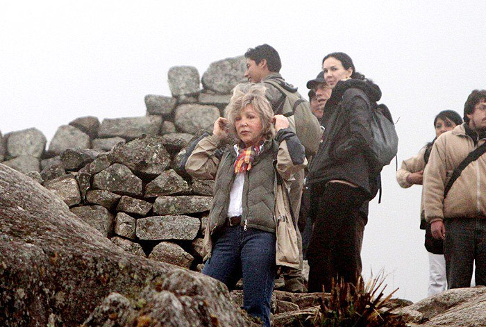 O cantor enfrentou frio em Machu Picchu.