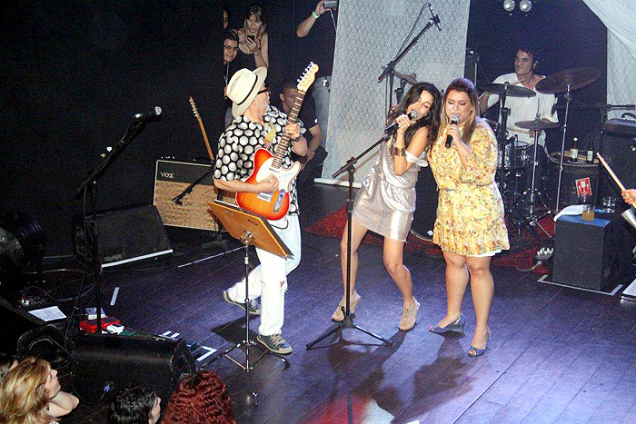 Preta Gil canta com Emanuelle Araújo e Banda Moinho na Lapa, no Rio de Janeiro