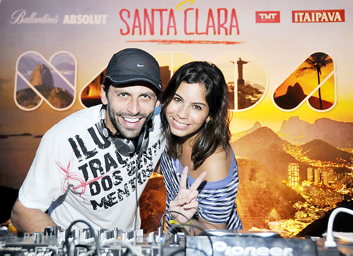 Enri Castelli e a DJ Helen Sancho