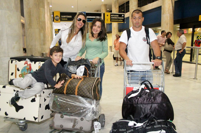 De volta ao Rio, Joana Machado é recebida pelo namorado no aeroporto - Agn.News