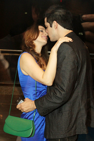 Mateus Solano e sua esposa protagonizaram cenas românticas durante o evento