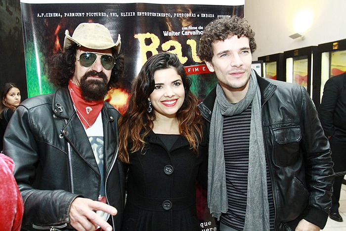 Patrícia Pillar e Caetano Veloso na pré-estreia do documentário de Raul Seixas.