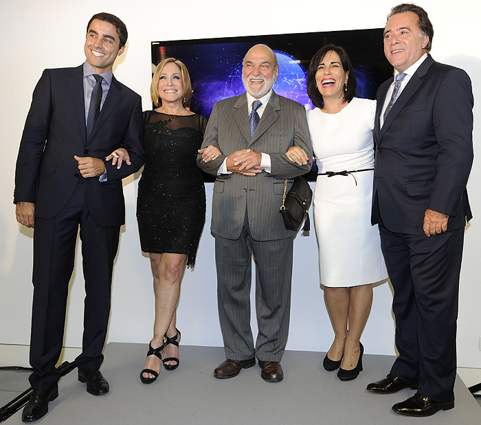 Glória Pires e Tony Ramos participam do lançamento da Globo européia