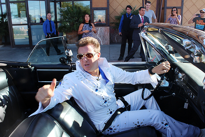 Luciano Huck circulou de Elvis Presley pelas ruas de Las Vegas