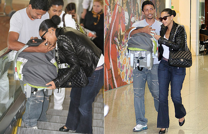 Taís Araújo circula com o filho em aeroporto do Rio
