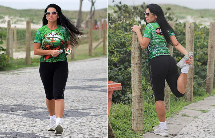 Solange Gomes faz caminhada na orla da Barra da Tijuca