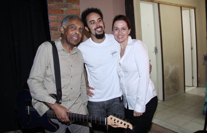 Gilberto Gil dá canja no show de Bem Gil