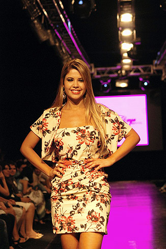 Famosas desfilam no Goiânia Fashion Week