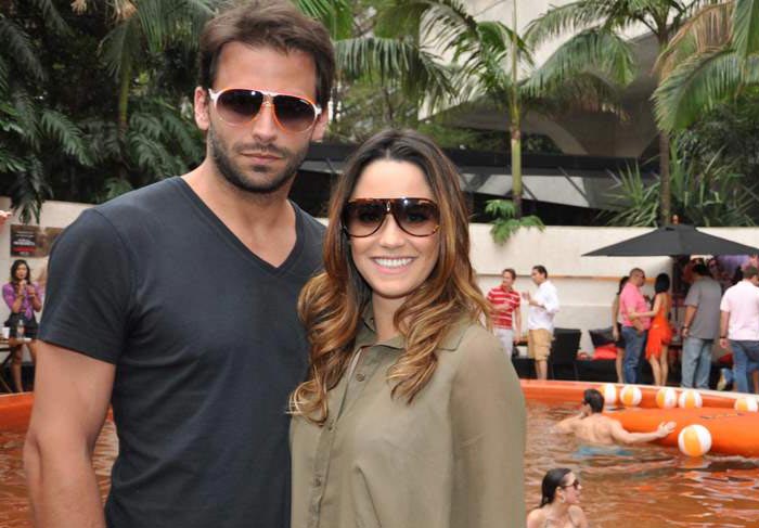 Fernanda Vasconcellos e Henri Castelli juntinhos no evento Carrera Escape,  em Sampa OFuxico