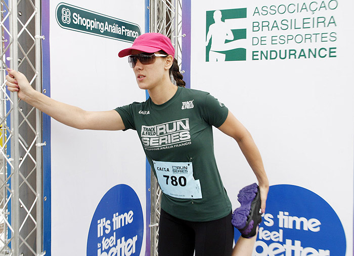 Adriana Birolli participa de corrida em São Paulo