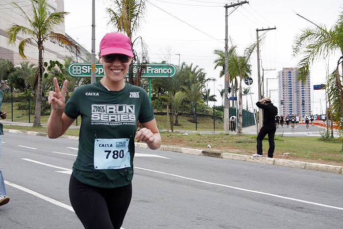 Adriana Birolli participa de corrida em São Paulo