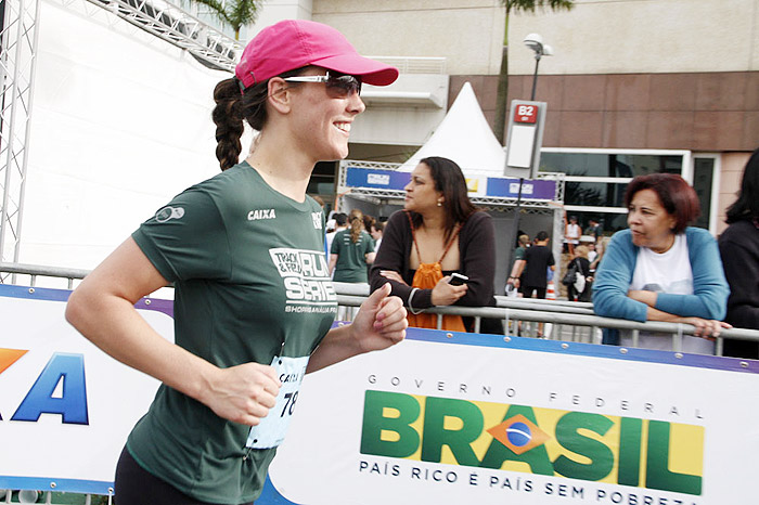 Adriana Birolli participa de corrida em São Paulo