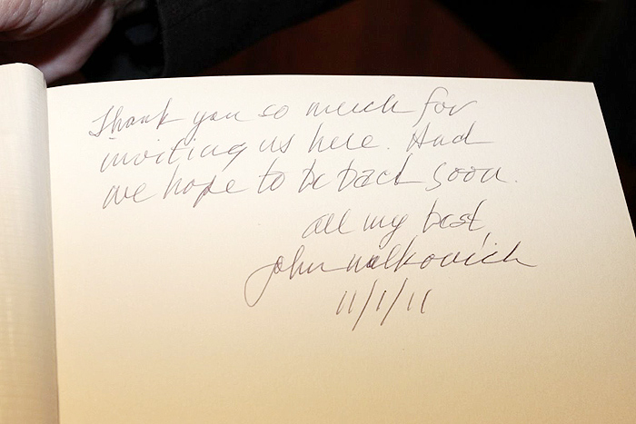 Assinatura do John Malkovich.