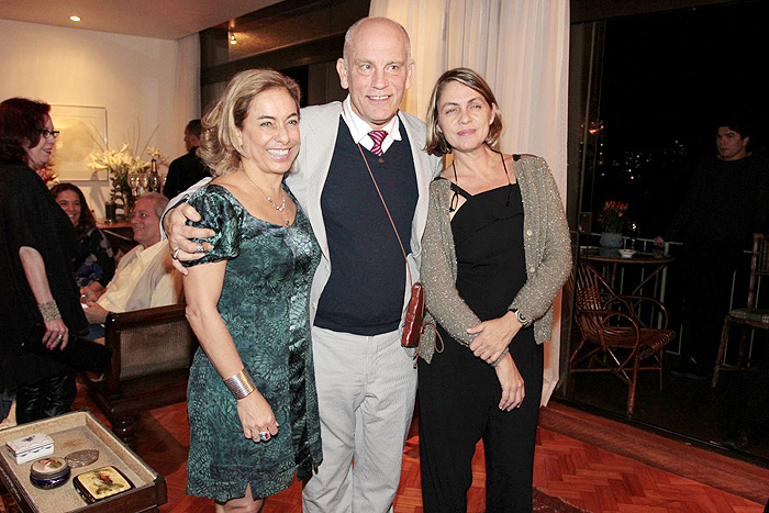 John, Cissa Guimaraes e Carla Camurati.