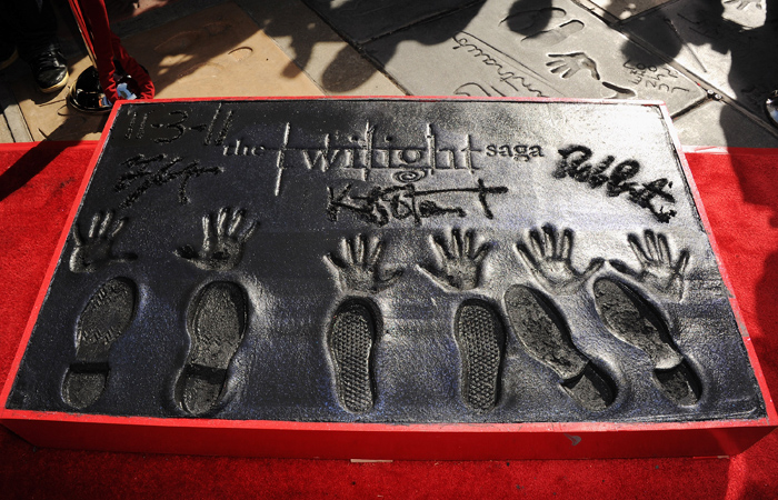 Robert Pattinson, Kristen Stewart e Taylor Lautner são imortalizados na Calçada da Fama de Hollywood - Getty Images