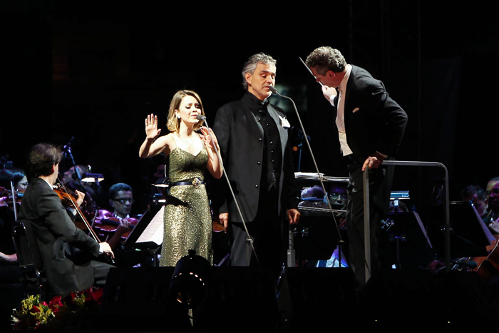 Sandy e Andrea Bocelli se apresentação juntos em Belo Horizonte