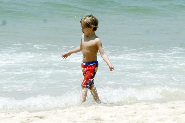 Filhos de Britney Spears se divertem na praia de Ipanema.Galeria de Fotos!