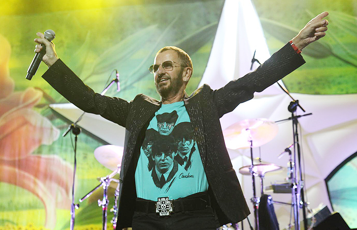 Ringo Star relembra tempo dos Beatles em show em SP