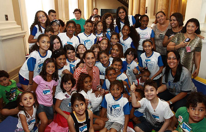 Totia Meireles lê história infantil na Biblioteca Nacional