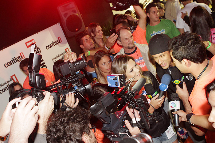 O jogador deu entrevistas e tirou fotos no camoarote do Folianópolis